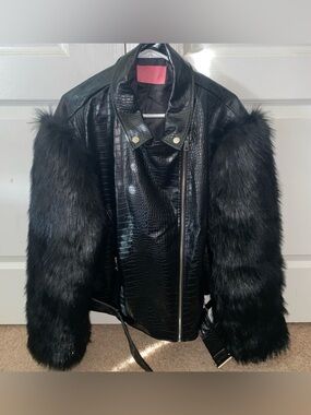 Azalea Wang Women’s Black Leather Moto Jacket with Faux Fur Sleeves